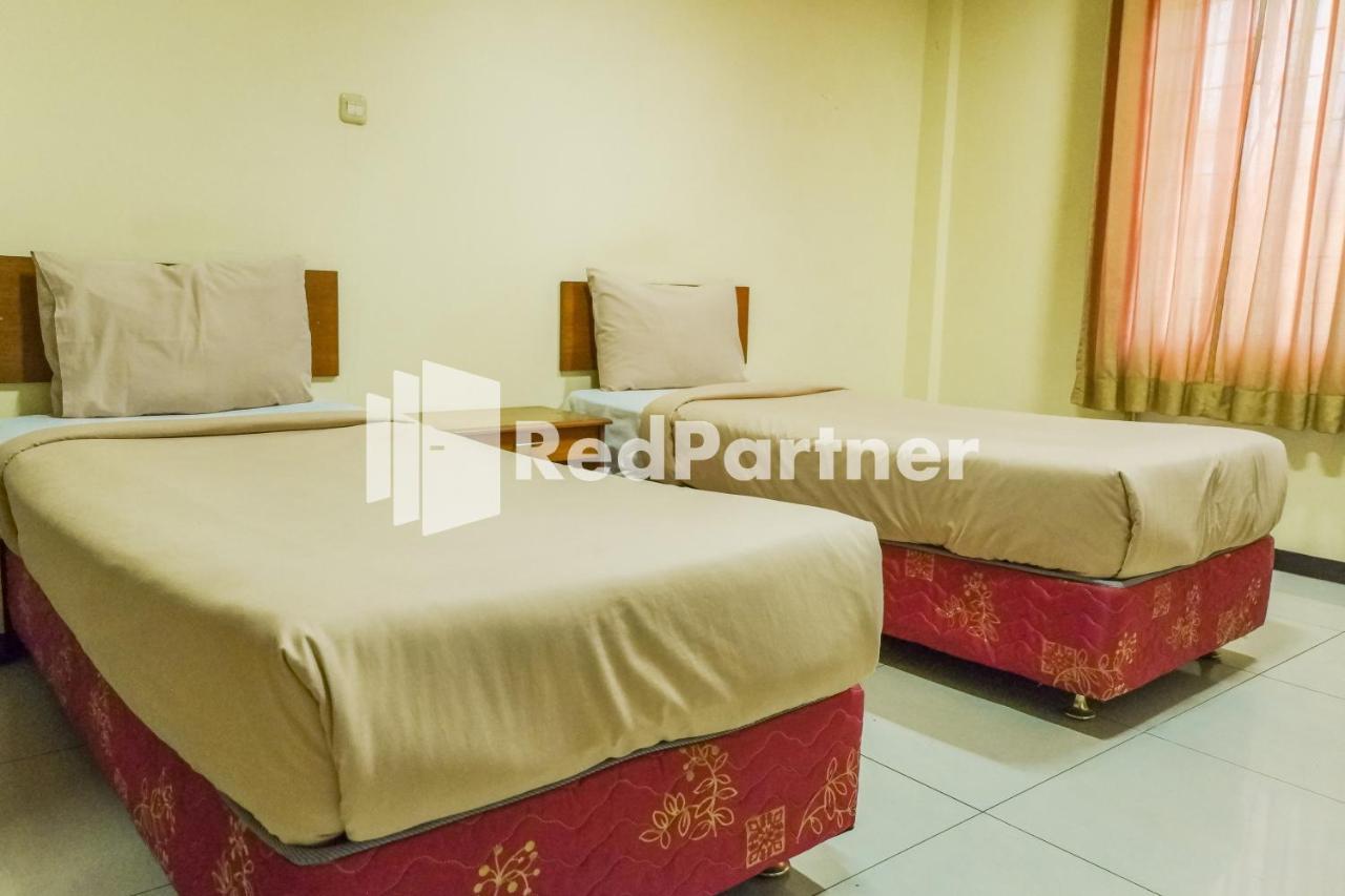 Grand Kembar Hotel RedPartner Bandung Exterior foto