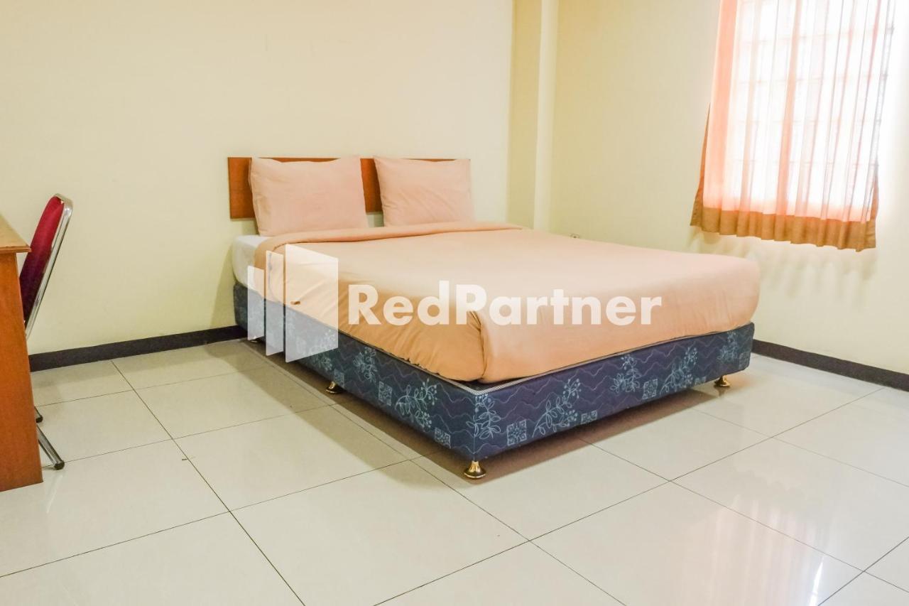 Grand Kembar Hotel RedPartner Bandung Exterior foto
